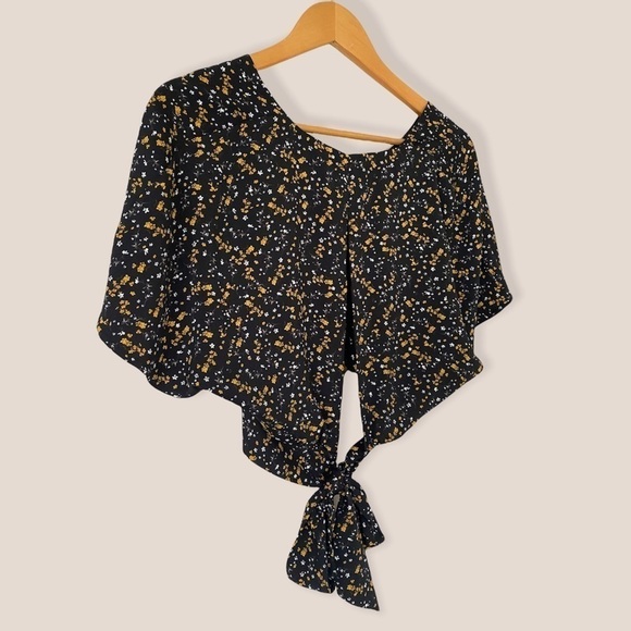 DYNAMITE Floral Cropped Top - Picture 5 of 11